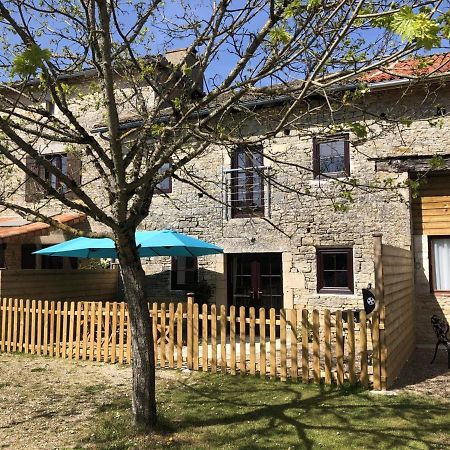Blacksmiths Cottage In Blanzay - 3 Beds Bagian luar foto
