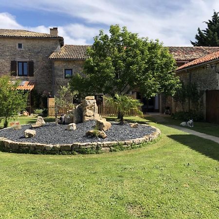 Blacksmiths Cottage In Blanzay - 3 Beds Bagian luar foto