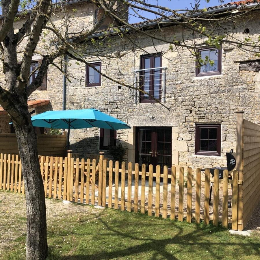 Blacksmiths Cottage In Blanzay - 3 Beds Bagian luar foto