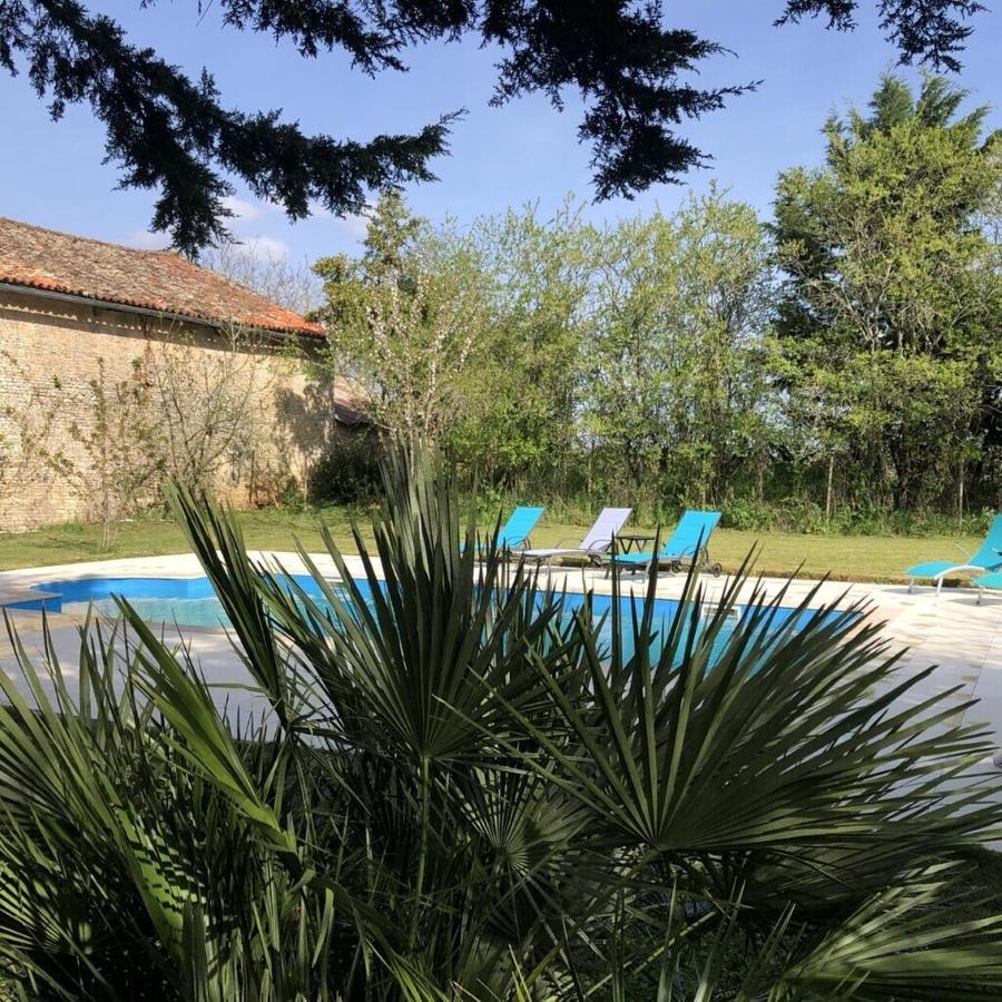 Blacksmiths Cottage In Blanzay - 3 Beds Bagian luar foto