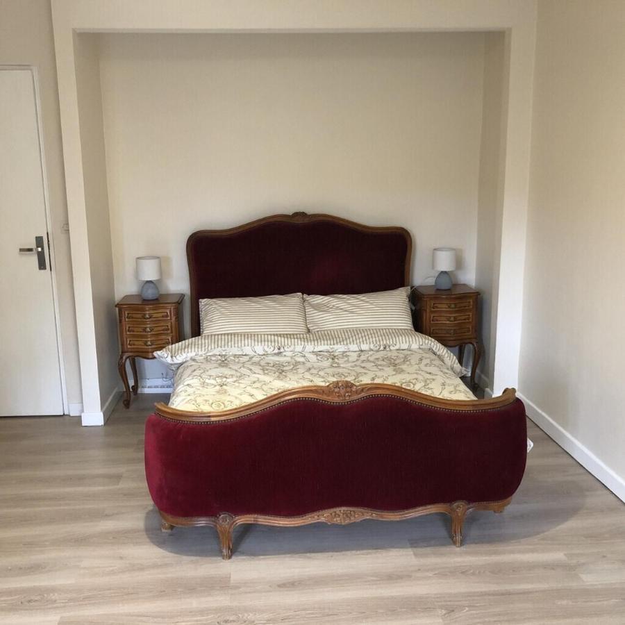 Blacksmiths Cottage In Blanzay - 3 Beds Bagian luar foto