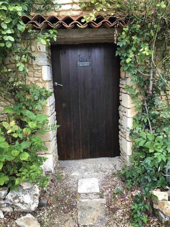 Blacksmiths Cottage In Blanzay - 3 Beds Bagian luar foto