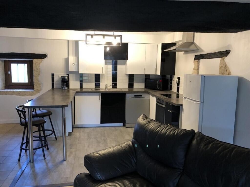 Blacksmiths Cottage In Blanzay - 3 Beds Bagian luar foto
