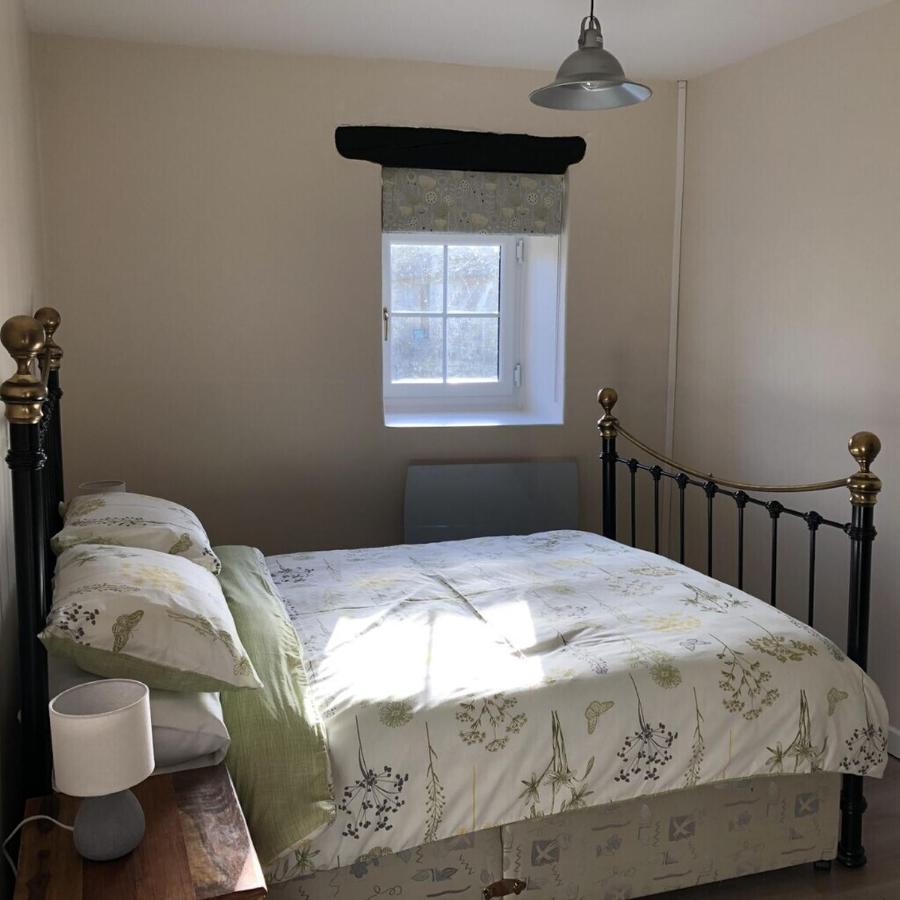 Blacksmiths Cottage In Blanzay - 3 Beds Bagian luar foto
