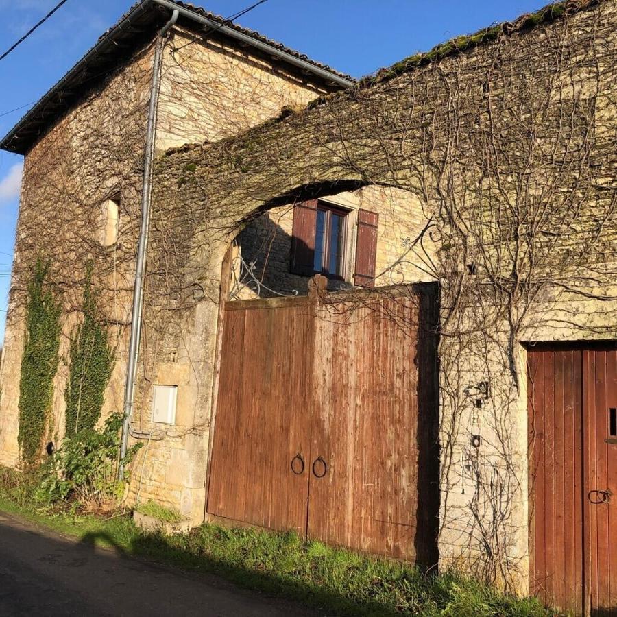 Blacksmiths Cottage In Blanzay - 3 Beds Bagian luar foto
