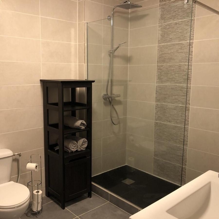 Blacksmiths Cottage In Blanzay - 3 Beds Bagian luar foto