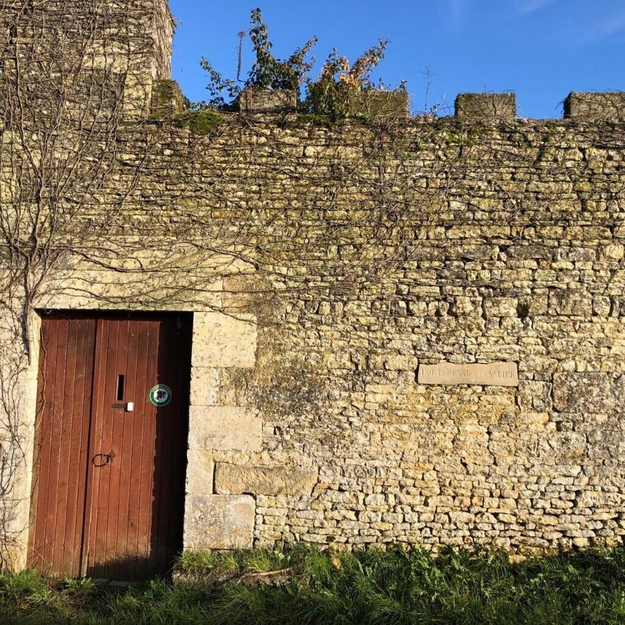 Blacksmiths Cottage In Blanzay - 3 Beds Bagian luar foto