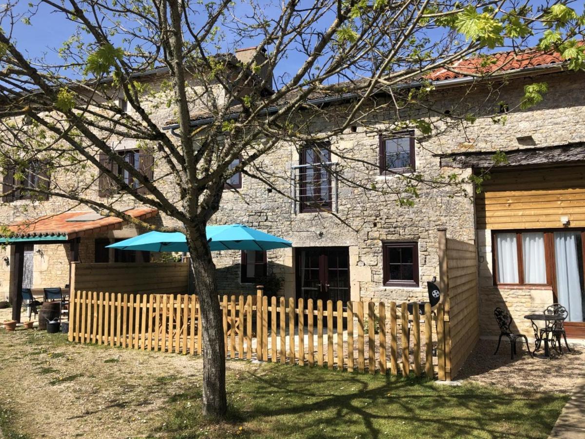 Blacksmiths Cottage In Blanzay - 3 Beds Bagian luar foto