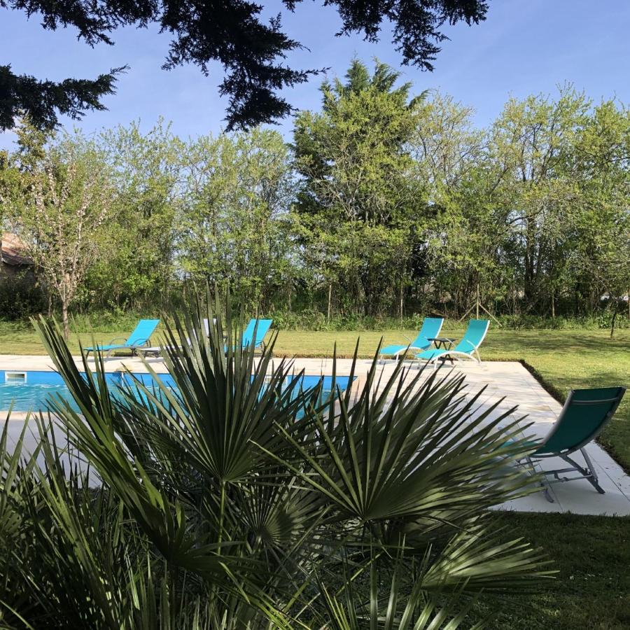 Blacksmiths Cottage In Blanzay - 3 Beds Bagian luar foto